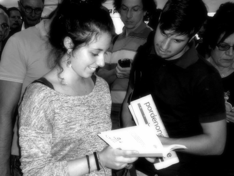 1238057_569620676426120_120450240_n